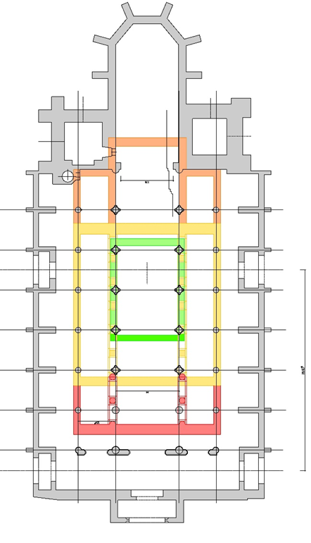 Die Strebepfeiler beider Türme ragen unmotiviert und störend in die heutigen äußeren Seitenschiffe hinein. Dies kann nicht der ursprünglichen Planung entsprechen.

Vieles deutet darauf hin, dass das Mittelschiff und die Seitenschiffe in der Breite der alten romanischen Schiffe geplant waren und dass man die neuen Fundamente über den vorhandenen Fundamenten aufbauen wollte.

Auch die Lage der Wendel-treppe am Nordturm mit dem noch vorhandenen Ansatz eines Zugangs zu einem geplanten Lettner vor dem Triumphbogen stützen diese Vermutung.